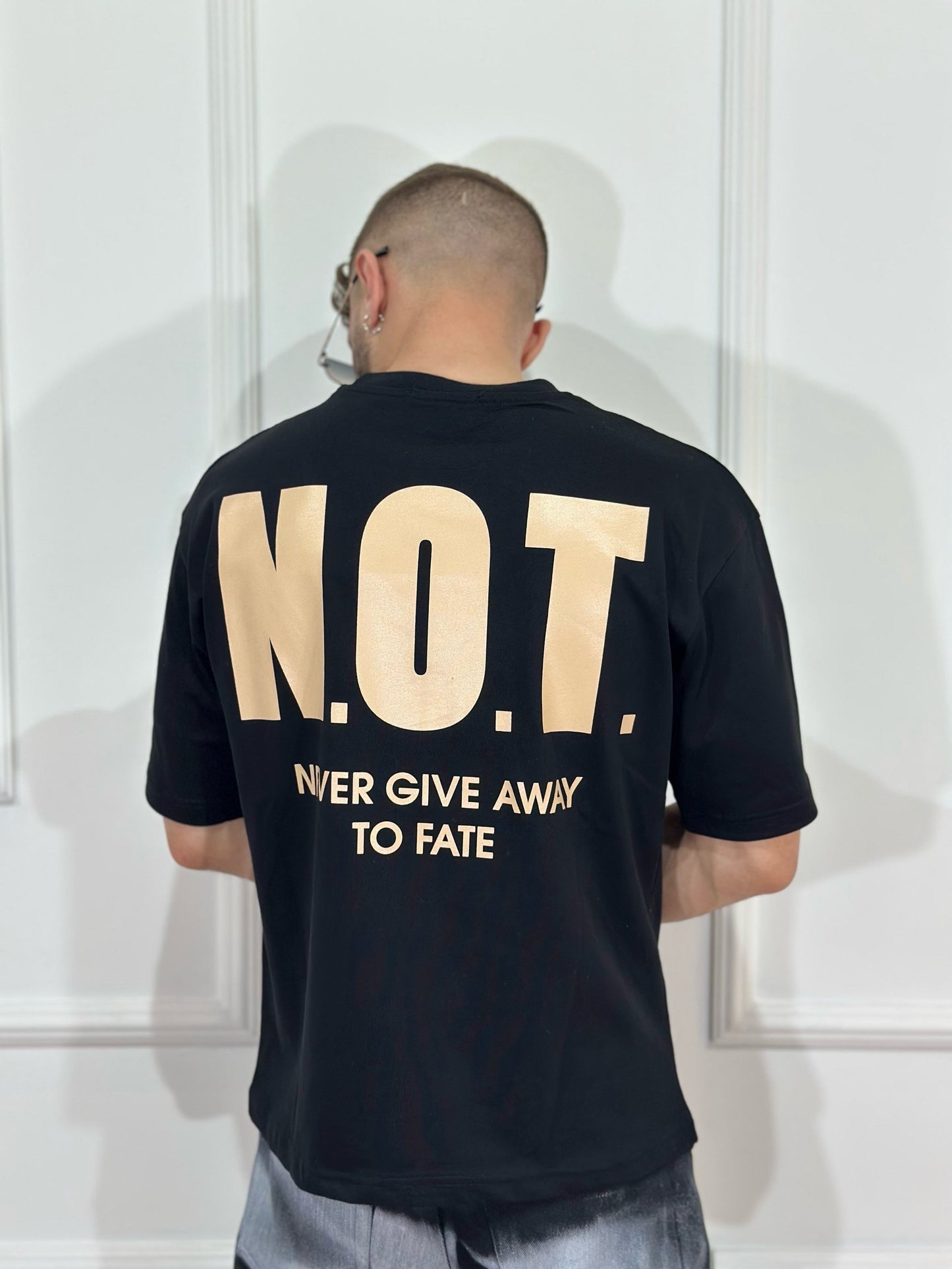 T-shirt Never Give Away